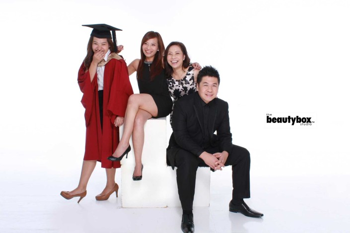 Singapore Graduation family photographer