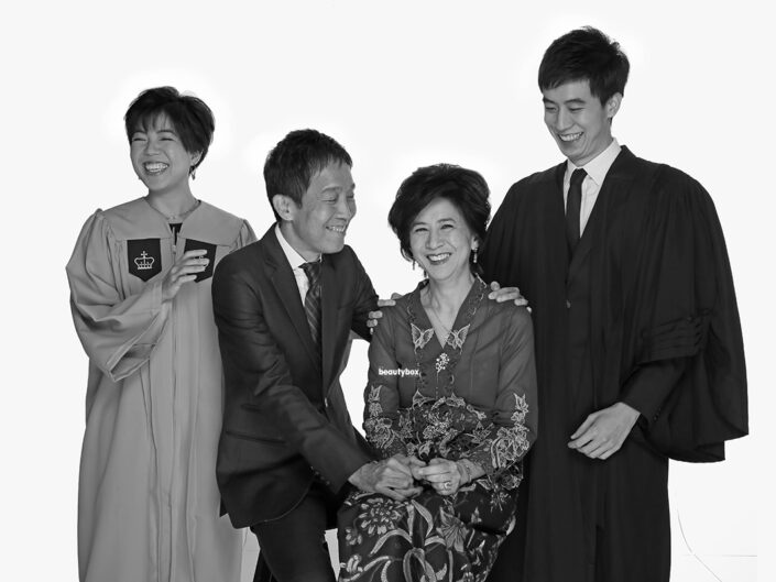 Singapore Graduation family photographer services