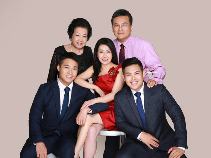 professional family photo studio services in singapore