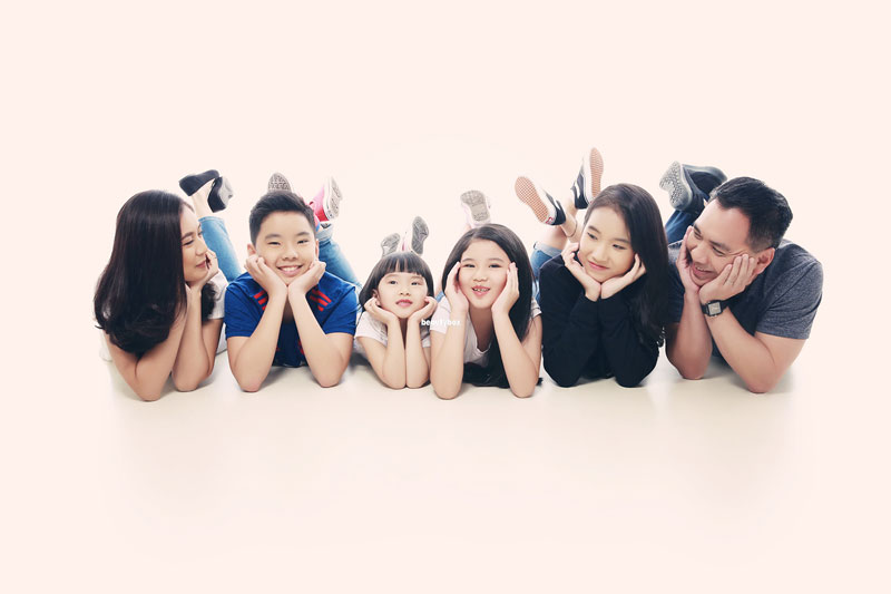 A family of six having a casual photo session